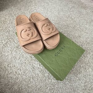 Gucci interlocking rubber platform slide sandals